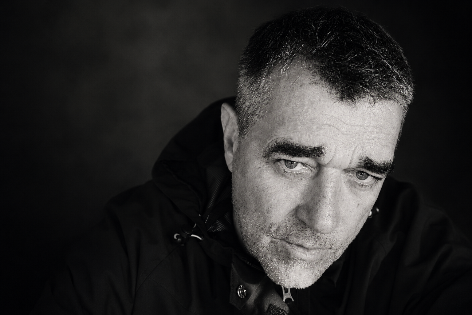 Portrait of Kenneth Saxskiold-Nørup, founder of SAXSKIOLD and author of The Naked Headhunter